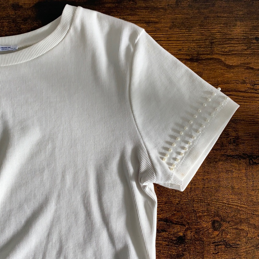 Zara- White Ribbed Pearl Sleeve Crop